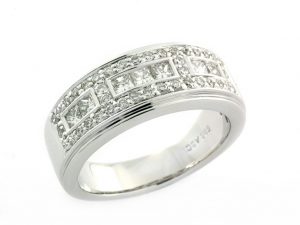 Hvitt Gull Ring M/ 0,44Ct Princess Cut Og 0,35 Ct Brillianter Twsi