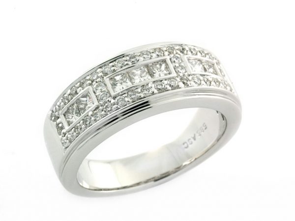 Hvitt Gull Ring M/ 0,44Ct Princess Cut Og 0,35 Ct Brillianter Twsi