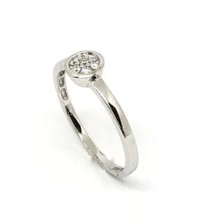 Hvitt Gull 18K Ring M/ Diamanter