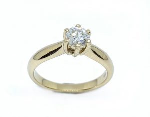 Gult gull enstens ring m/ 0,50ct diamant