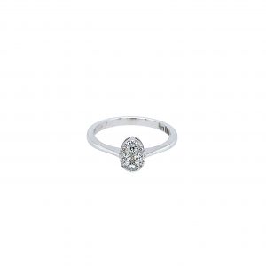 Oval pave´ hvitt gull ring m/ diamanter 0,26ct