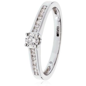 Hvitt gull diamantring m/ sidestener 0,54ct