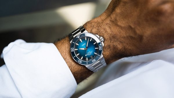 Aquis Date Caliber 400 Blå- 43,5mm - Bilde 4