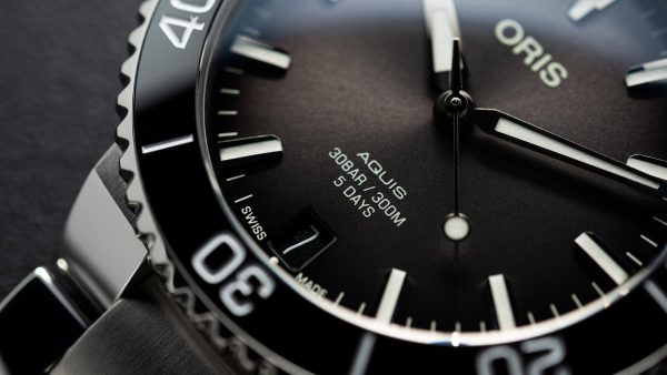 Aquis Date Caliber 400 Antrasitt- 41,5mm Gummirem - Bilde 4