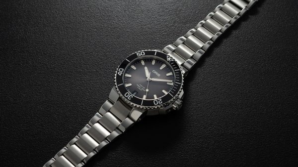 Aquis Date Caliber 400 Antrasitt- 41,5mm Gummirem - Bilde 6