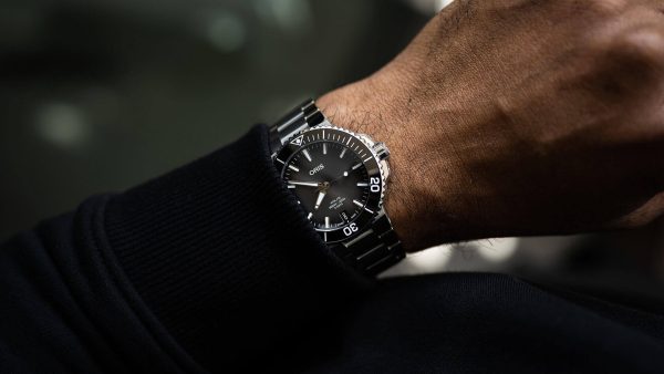 Aquis Date Caliber 400 Antrasitt- 41,5mm Gummirem - Bilde 3