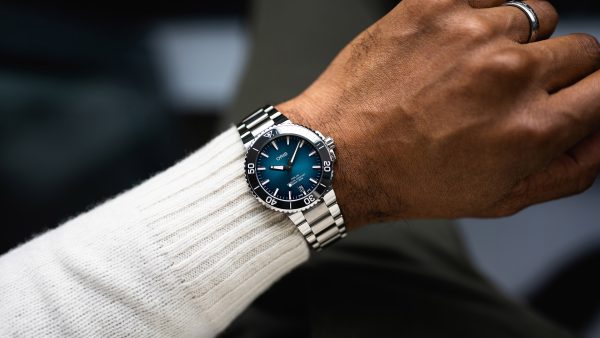 Aquis Date  -Lys Blå 39,5mm - Bilde 6