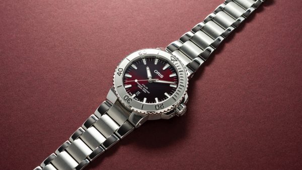 Aquis Date Relief Cherry 43,5mm - Bilde 4
