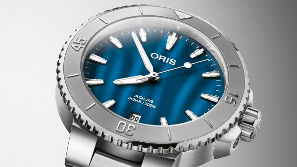 Aquis Date 36,5mm - Blå perlemor - Bilde 6