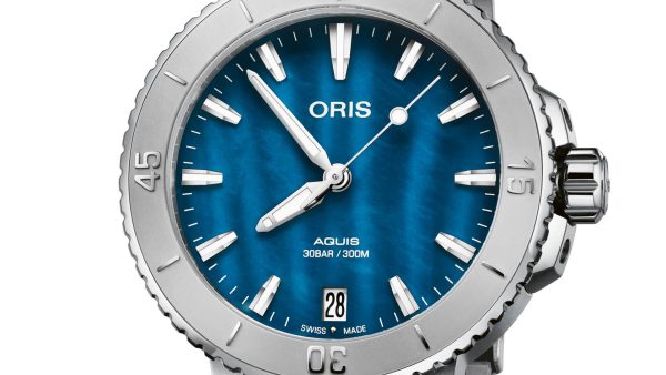Aquis Date 36,5mm - Blå perlemor - Bilde 5