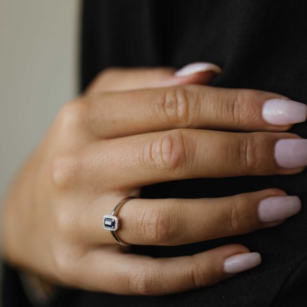 Hvitt gull rosettring m/ safir og 20 diamanter - Bilde 3