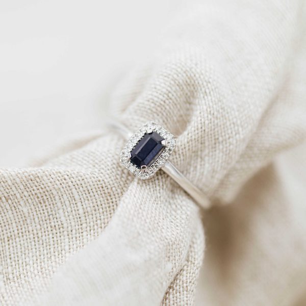 Hvitt gull rosettring m/ safir og 20 diamanter - Bilde 4