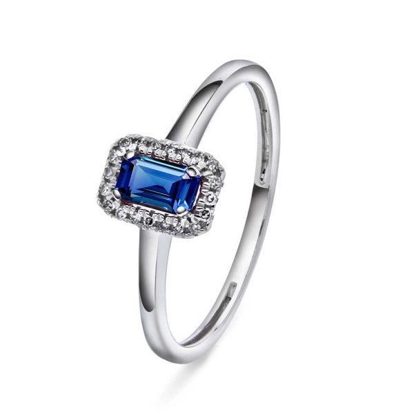 Hvitt gull rosettring m/ safir og 20 diamanter
