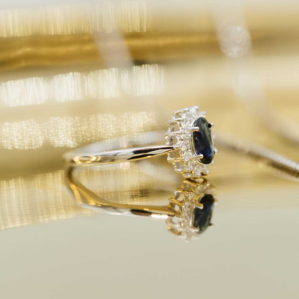 Hvitt gull rosettring m/ safir og 14 diamanter - Bilde 3
