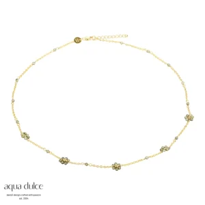 Aqua Dulce, Daisy Olive halskjede