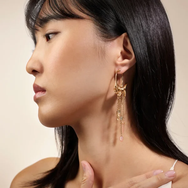 Young Fish ørepynt anheng m/ Blush moonstone - Bilde 3