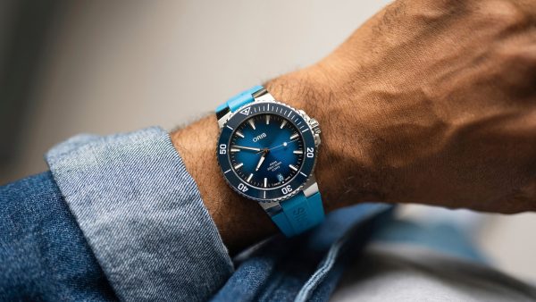 Aquis Date Caliber 400 Blå 43,5mm m/ gummirem - Bilde 7