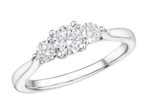 Hvitt gull 3-Stens diamantring totalt 0,62ct TWSi