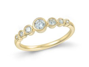 Gult gull ring m/ diamanter i sariefatning 0,40ct