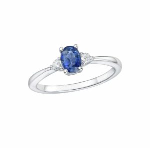 Hvitt gull ring m/ Safir og 2 diamanter