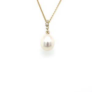 Gult gull perleanheng m/ 3 diamanter