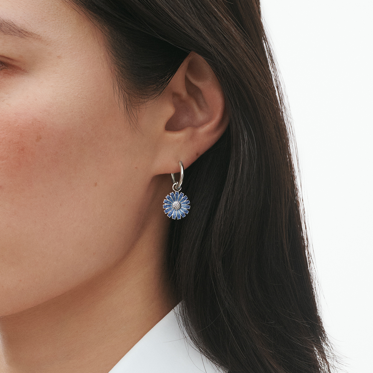 DAISY øreringer sølv m/ blå emalje 13mm - Bilde 3