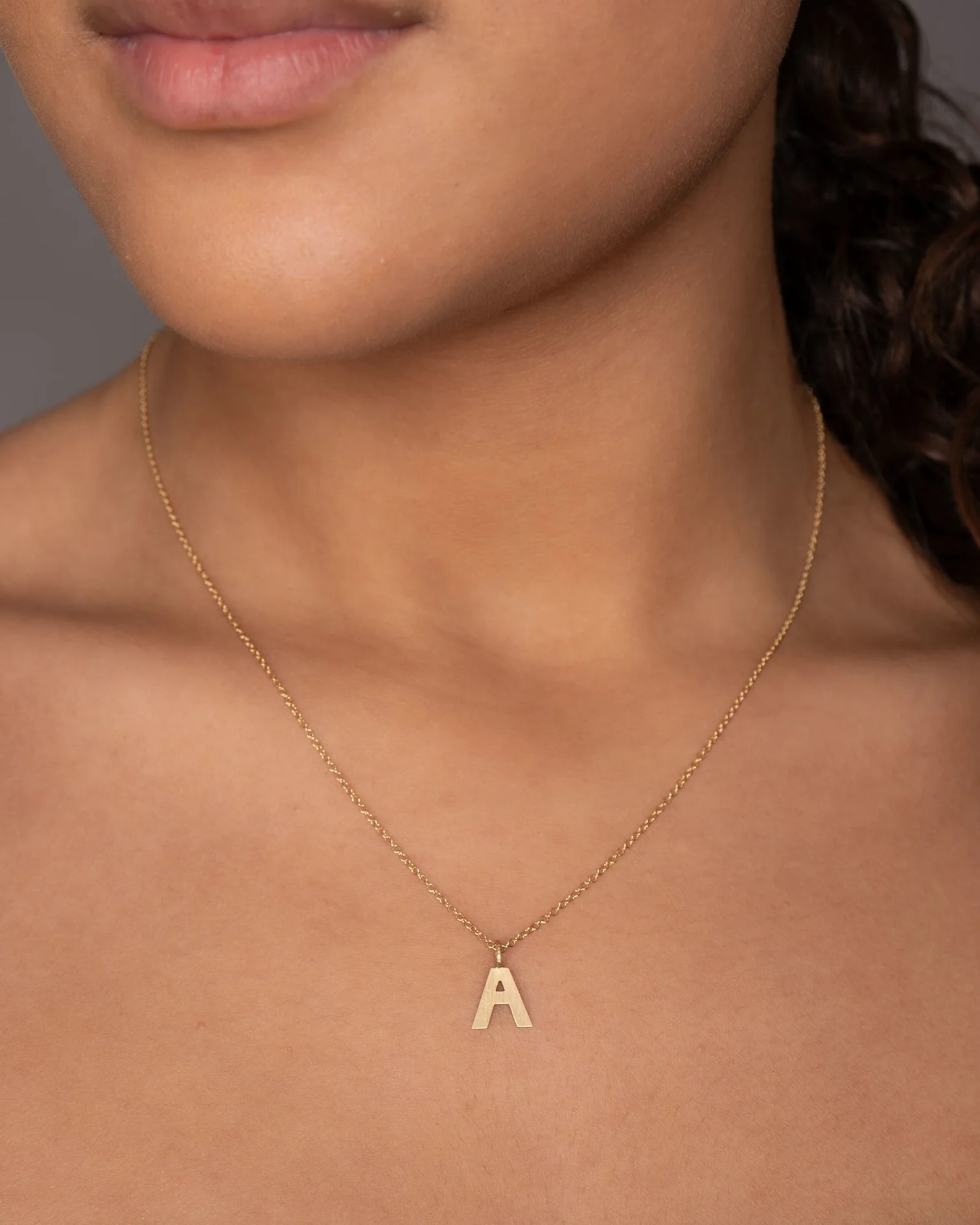 Letter Liten 18K gull bokstav A-Z - Bilde 2