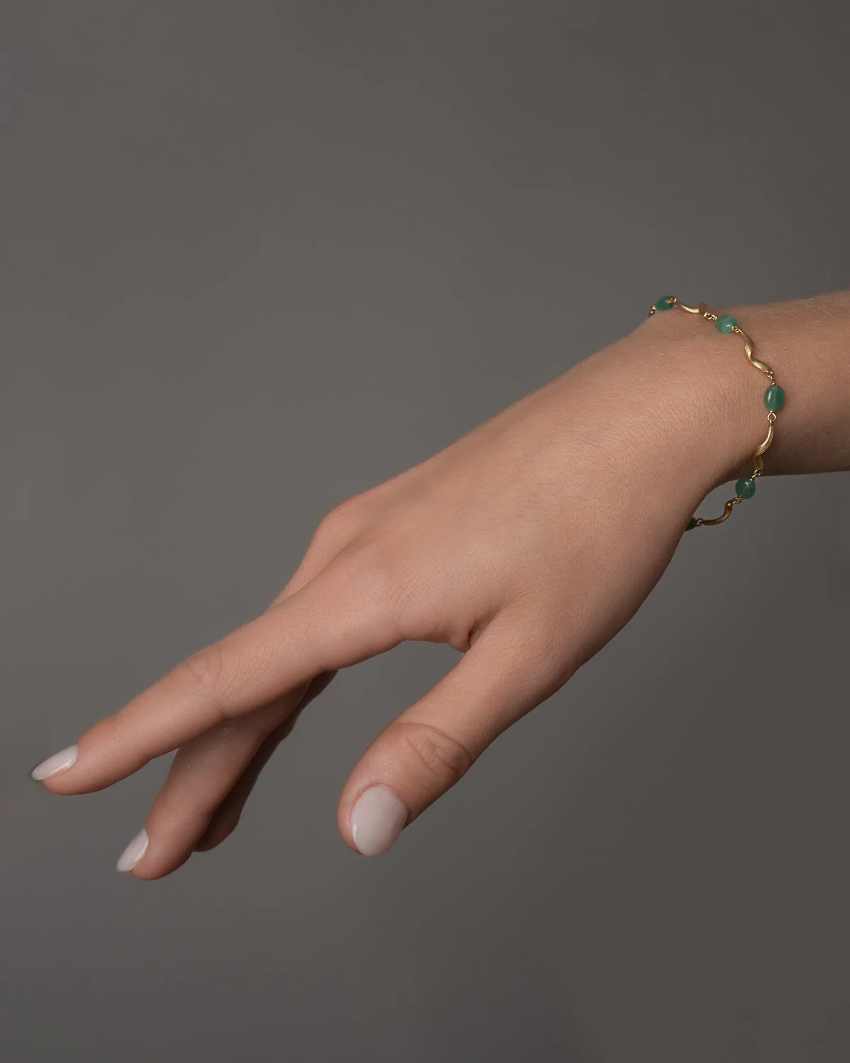 Vega Curl Armbånd m/ smaragder - Bilde 2