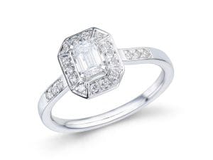Hvitt gull rosett/vintage ring m/ smaragdslipt diamant