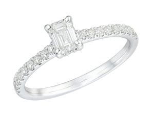Hvitt gull enstens ring m/ smaragdslipt diamant og sidestener